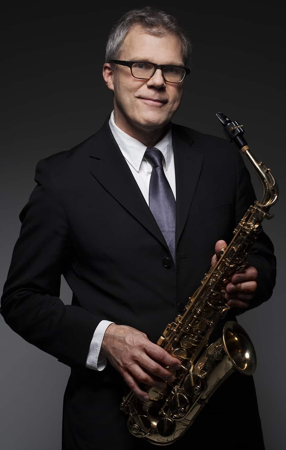 Sven Fridolfsson, altsaxofon (vik.)
